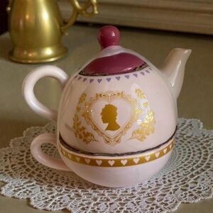 New Bridgerton Limited Edition Pink Cameo Design Stacked Teapot and Cup Set